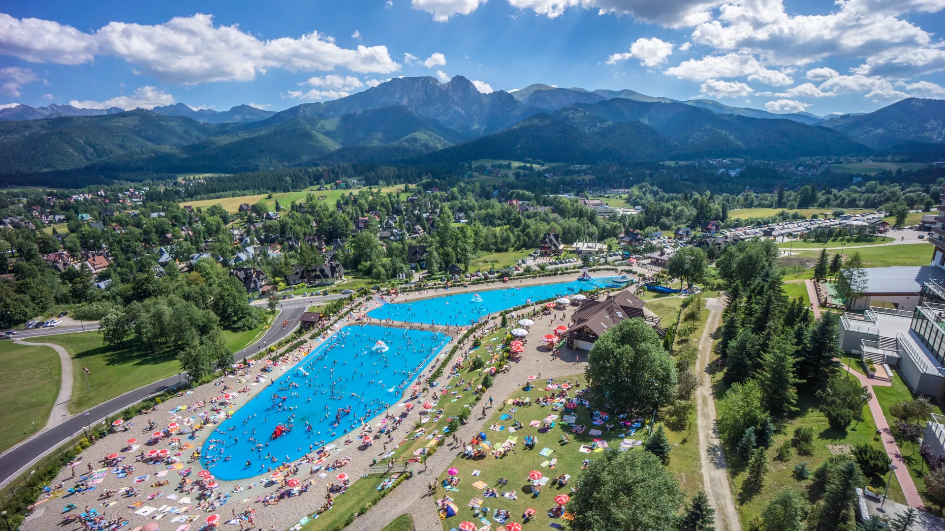 Outdoor pool at Polana Szymoszkowa with a view of the Tatras